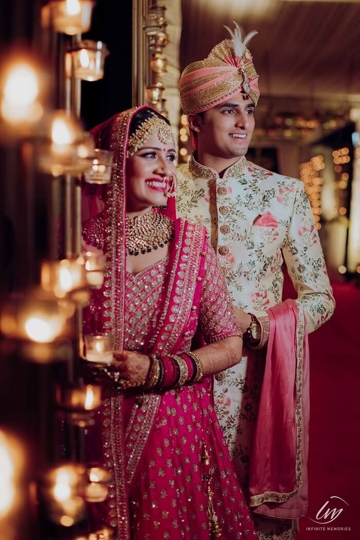 dulha dulhan style pose